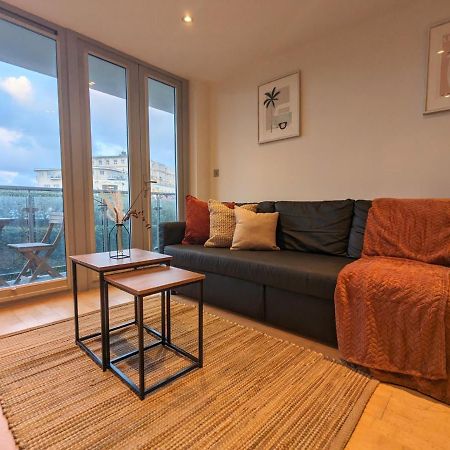 Apartment 100M From Fistral Beach- Underground Parking-Surf Shower & Locker- Sleeps 6 Newquay  Exterior photo