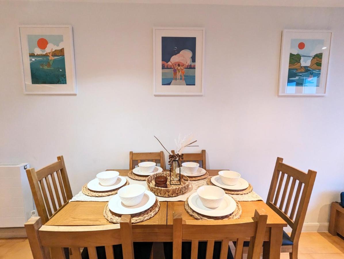 Apartment 100M From Fistral Beach- Underground Parking-Surf Shower & Locker- Sleeps 6 Newquay  Exterior photo